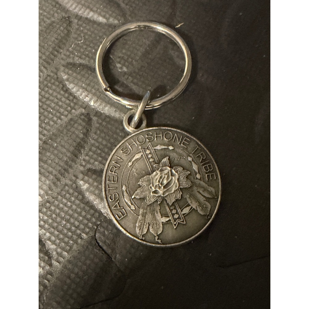 Keychain Eastern Shoshone Tribe Rose Feather Native American Silver Tone USA - Picture 2 of 5